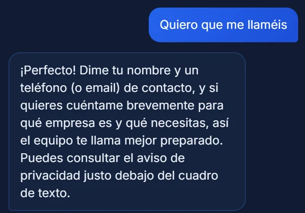 Sia, el asistente del grupo Softnet, contestando en el chat a una petición de contacto